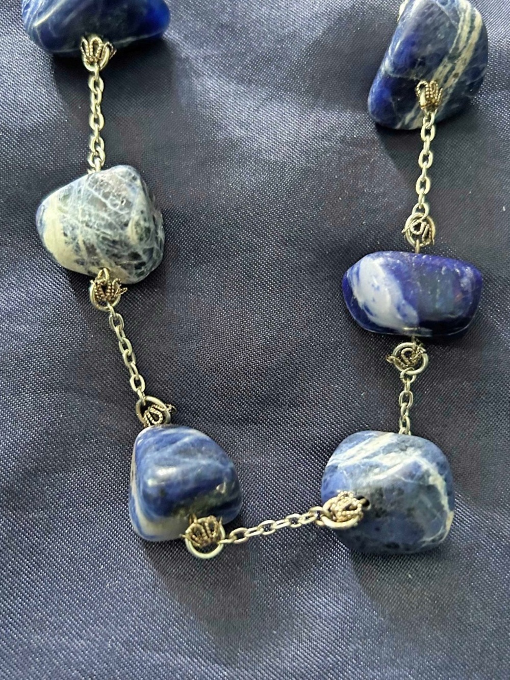 NECKLACE BLUE/WHITE AGATE ON SILVER TONE CHAINS, 22 INCHES, TAGS ON, NEW, NEVER